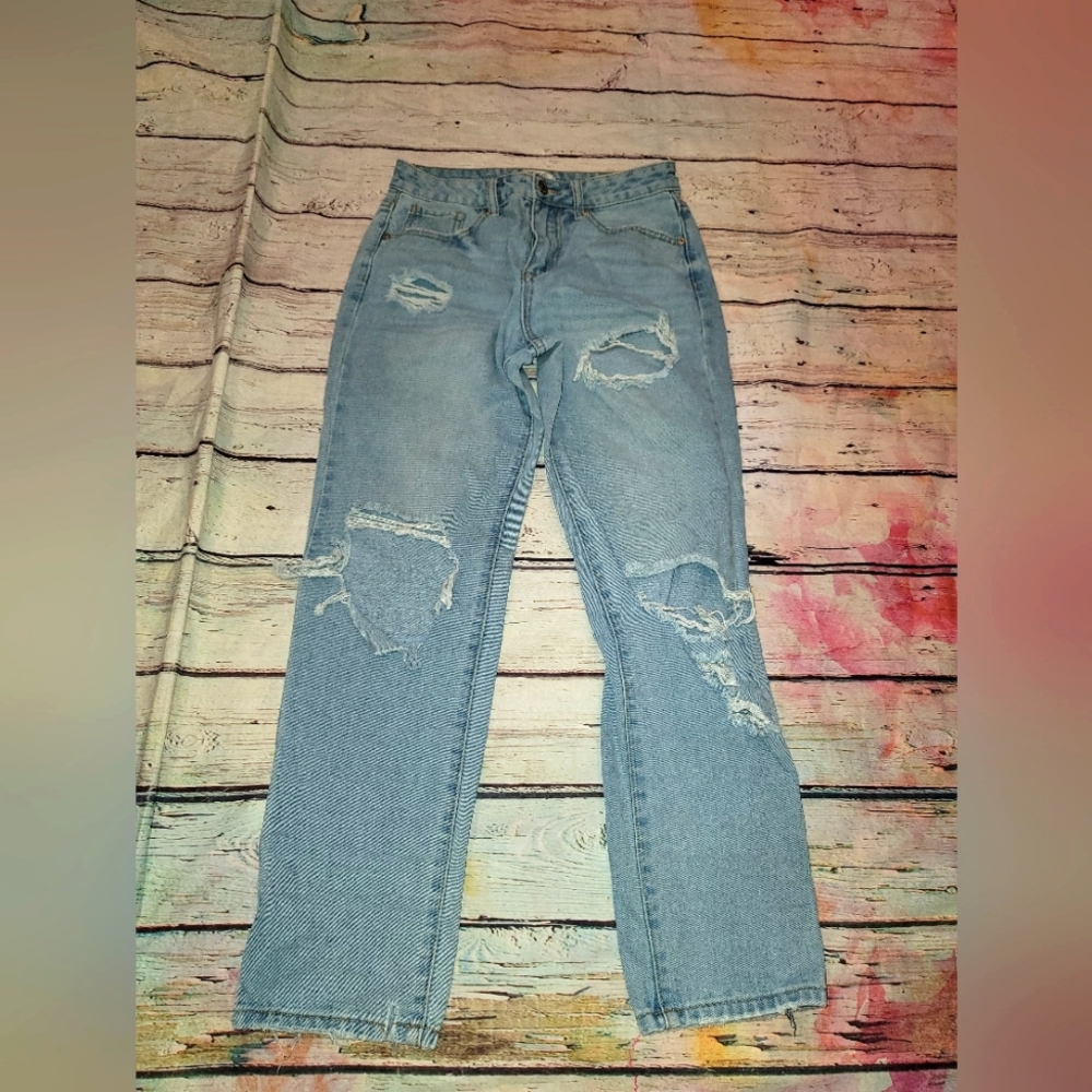 Boyfriend style torn jeans